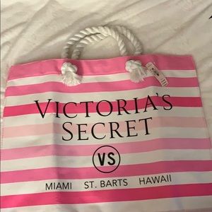 Brand new Victoria’s Secret beach tote